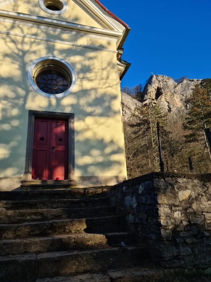 Hotel Obecna Skola Svatý Jan pod Skalou Dış mekan fotoğraf