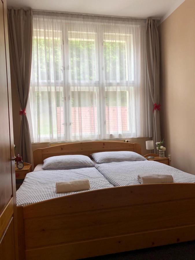 Hotel Obecna Skola Svatý Jan pod Skalou Dış mekan fotoğraf