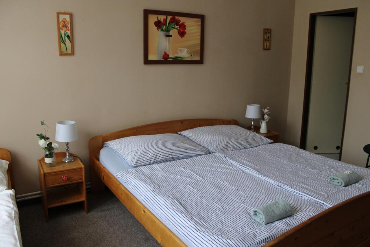 Hotel Obecna Skola Svatý Jan pod Skalou Dış mekan fotoğraf