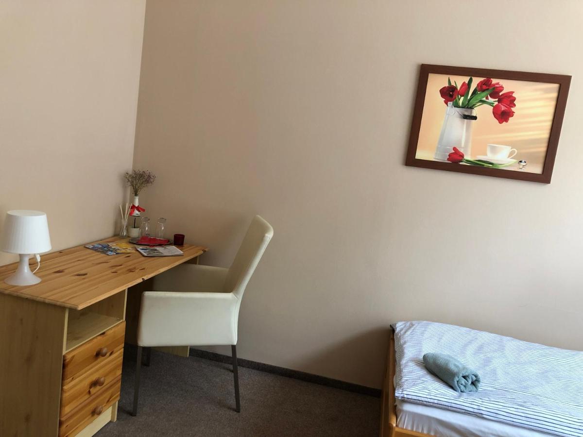Hotel Obecna Skola Svatý Jan pod Skalou Dış mekan fotoğraf
